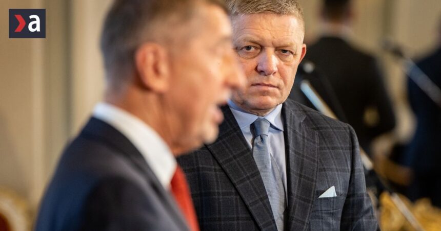 Andrej Babis rokovanim s Robertom Ficom zradil ceske statne zaujmy A pravdepodobne za to nic nedostal komentar Zola Mikesa