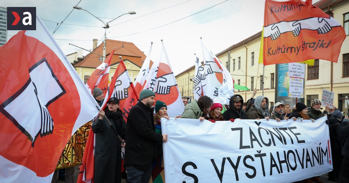 Na protest proti Martine Simkovicovej prislo 14 000 ludi Pozrite sa ako vyzera dvojhodinovy pochod Bratislavou