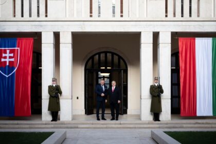 Peter Magyar sa ucil aj od Orbana Uzkostliva slusnost neporazi ani Roberta Fica komentar Lubomira Jaska