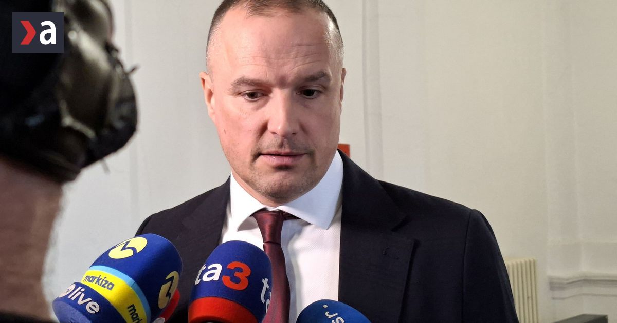 Poradca premiera Lindtnera bol v pripade korupcie oslobodeny sudcom Ake dokazy taka spravodlivost zdovodnil