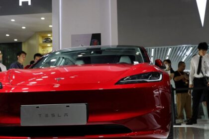 Preco Tesla zrazu dosahuje predajne rekordy Za uspechom sa skryva jedna radiklna zmena