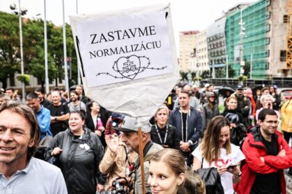 Stovky zamestnancov STVR podpisuju otvoreny list na podporu vyhodenych kolegova