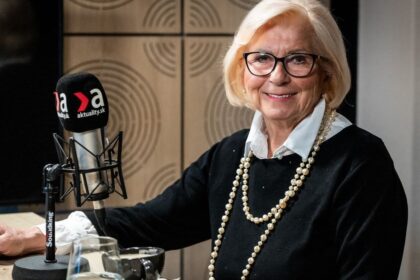 Tvar televizie 70 rokov v ere internetu Hejteri si pri pocitaci dovoluju vela zakladom je mat rad sameho seba