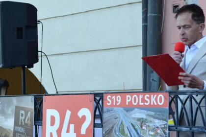 Via Carpatia obchadza Slovensko Kym Madari a Poliaci stavaju vychod caka na meskajucu R4