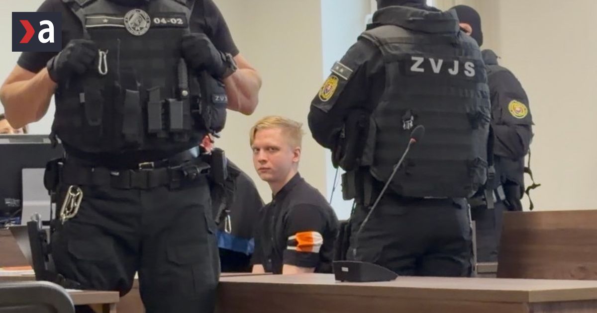 Zo spickoveho ziaka dvojnasobny vrah pri citani mena spoluziacky ktoru zabil sa na sude usmieval