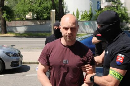 Desive svedectva z kauzy dvoch zmiznutych lopata cierne vrecia samopal a zvlastna chemikalie