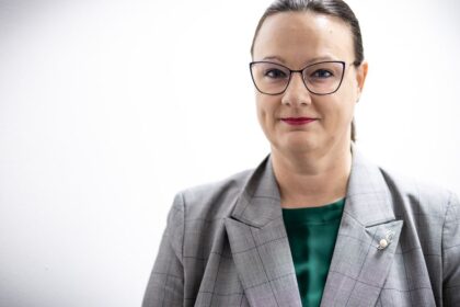 Europoslankyna Smeru PS tlacii EU proti Slovensku a sucasne hovori o demokracii