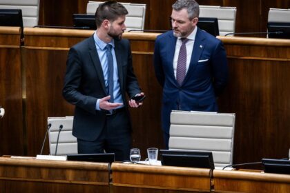 Koalicia spachala neobhajitelnu hlupost Musi ju napravit kym sa z nej stane medzinarodna kauza komentar Petra Weissa