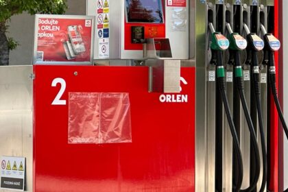 Na Slovensku sa od dneska nafta tankuje bezne Brusel stale caka na vysvetlenie