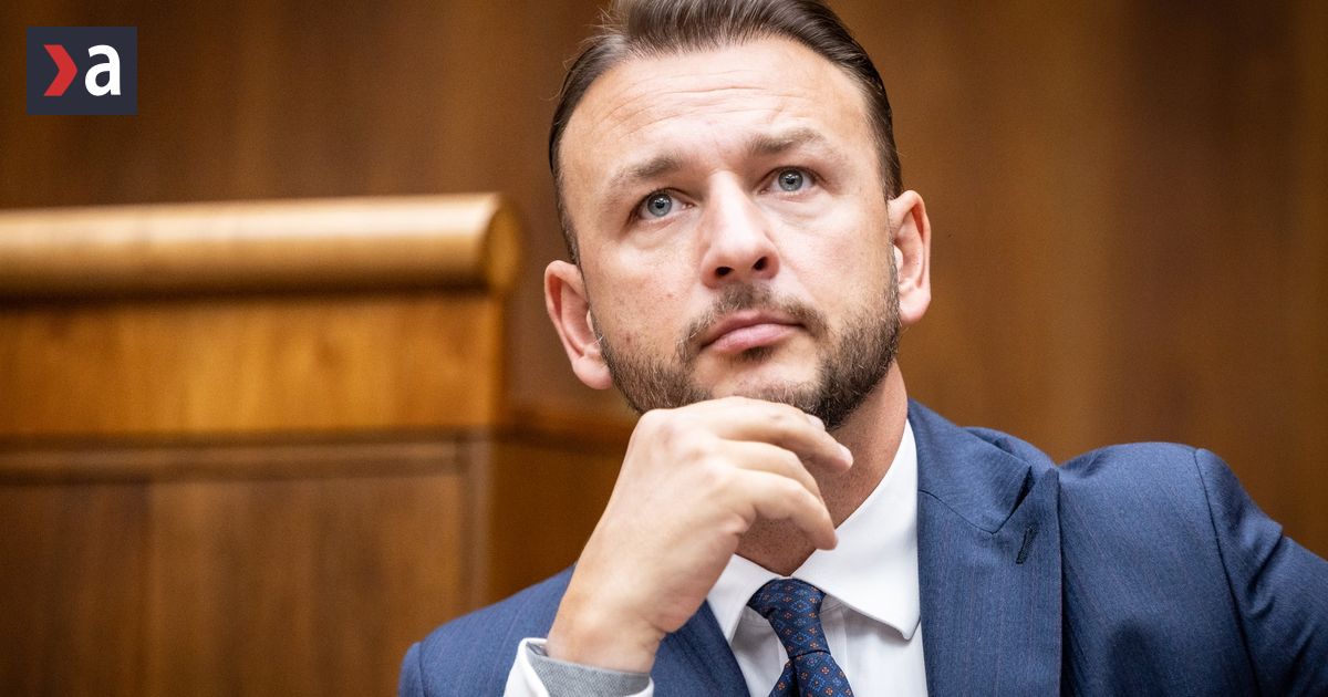 Pravna sikana za nase dane stat si podla sefa nku plat drahych pravnikov aj na umlcanie a zastrasovanie kritikov