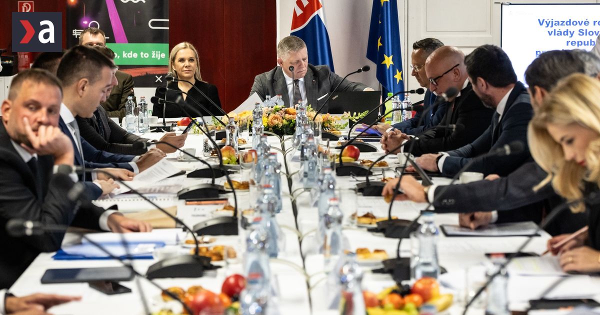Premier Fico si v case uspornych opatreni zaplatil reklamu na svoju vladu Objavi sa v niekolkych mediach