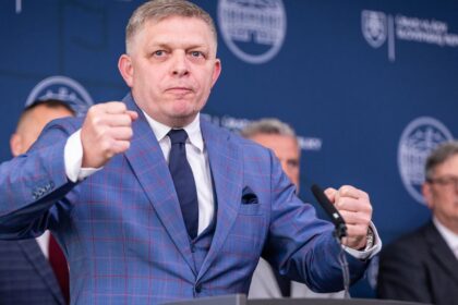 Robert Fico a Boris Susko si takmer zasluzia pochvalu Konecne posluchaju Ustavny sud komentar Martina Behula