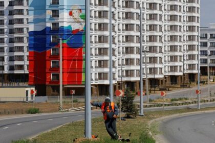 Ruske megaplany pre okupovane oblasti Rusi sa stahuju do dobytych miest domovy Ukrajincov sa stali vojnovou koristou