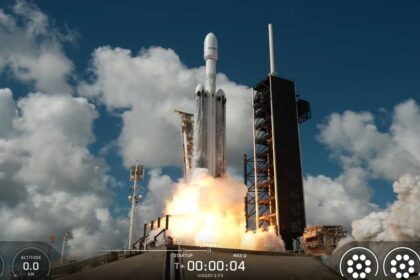 Sesttonove monstru uz je vo vesmire pozrite si ako prebiehal najnovsi start najtazsej rakety na svete