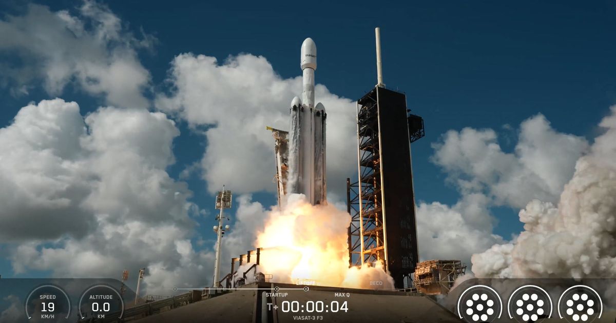 Sesttonove monstru uz je vo vesmire pozrite si ako prebiehal najnovsi start najtazsej rakety na svete