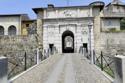 Taliansko ake nepoznate navstivte hrady s architekturo a vyhladmi pre ktere sa oplati odboit z hlavnych ciest
