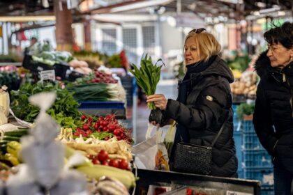 Trest za platbu kartou a 50percentna zlava za hotovost Stat chce bojovat proti hotovosti obchodnici sa brania