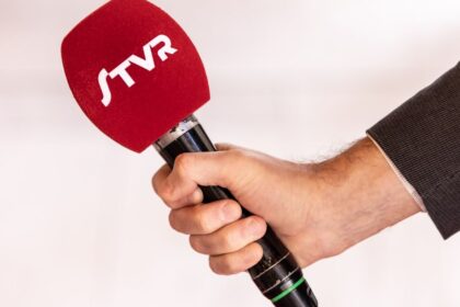 Vizulny chaos vo verejnoprvnom mdiu Slovensk televzia men log za pochodu