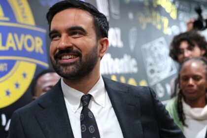 Zazrak z New Yorku Nie len tri trapne triky ktorymi mlady socialista skresluje realitu na ruzovo