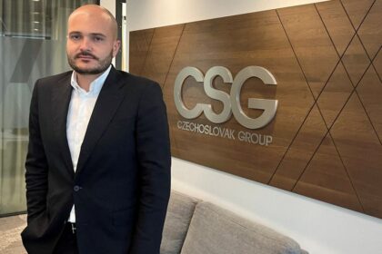 Zbrojarsky kral blizky Robertovi Kalinyakovi sa ocitol v uzkych Pribeh miliardoveho padu ktory sleduje cela Europa
