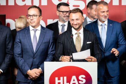 Zlom v Hlase Strane peknych a bohatych ludi prvykrat nikto nedaroval ani cent