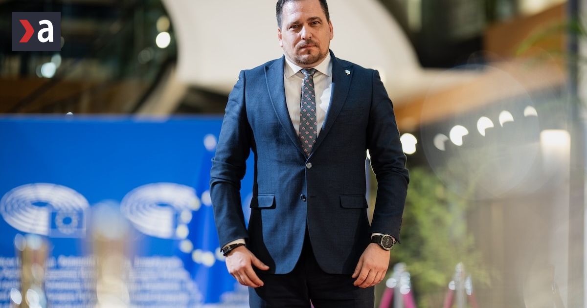 Ficovi ludia zneuzivaju eurofondy podla ceskeho poslanca nam ich uz na jesen mozu zastavit tyzden vo svetovych mediiach