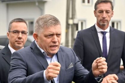 Konzervativci maju poslednu prilezitost porazit Smer Ak sa im to nepodari spoji sa s nim komentr Martina Behula