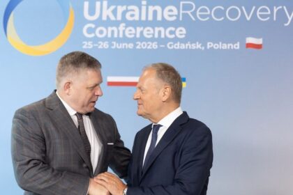 Miliardy na zbrane versus volanie po mieri Fico a Babis prekvapili odlisnym pristupom v Polska zahranicny vyber