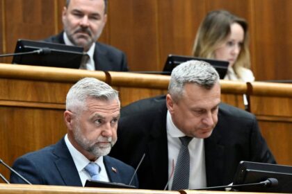 Minister Kamenicky chcel hovorit no dostal stopku Nove pravidla v parlamente prekvapili viacerich koalicia uz zvahuje zmeny