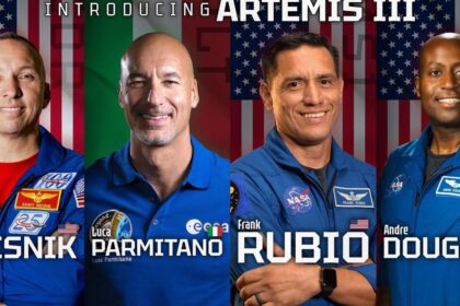 NASA predstavila posadku misie Artemis III poleti Europan aj novacik Aky bude ich ciel