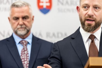 Premier Fico Ak odvolate Tibora Gaspara odvolame Dubeciho z PS