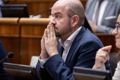 Vyhrazky Roberta Fica narazili na koalicnych partnerov Zachrania Dubeciho z PS premierovi partneri