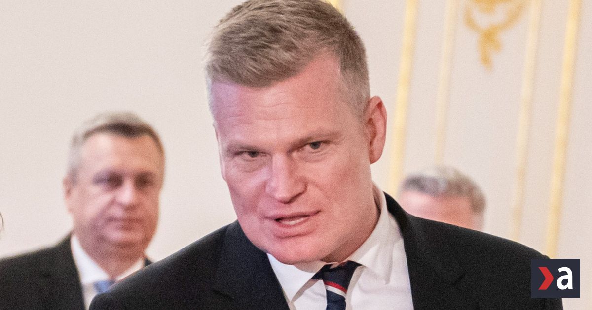 Ceska politika hybu skandaly Jeden sa bural do sanitky druheho pre nasilie vykazali z domu zahranicny vyber