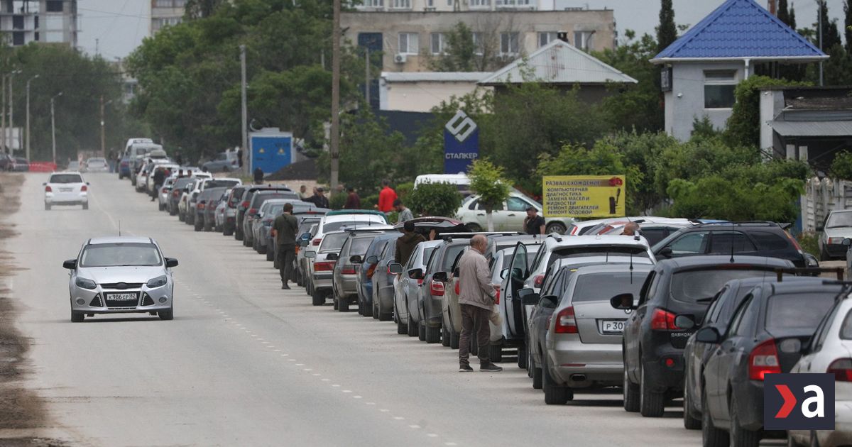 Hadky a bitky na cerpacich staniciach Rusi od politikov pocuju ze veci uz nebudu take ako predtym