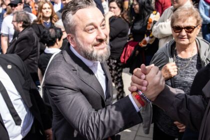 Ist do vazenia zaplatit alebo prijat ponuku Lubosa Blahu Sef komunistov tvrdi ze uz neveri v pravny stat