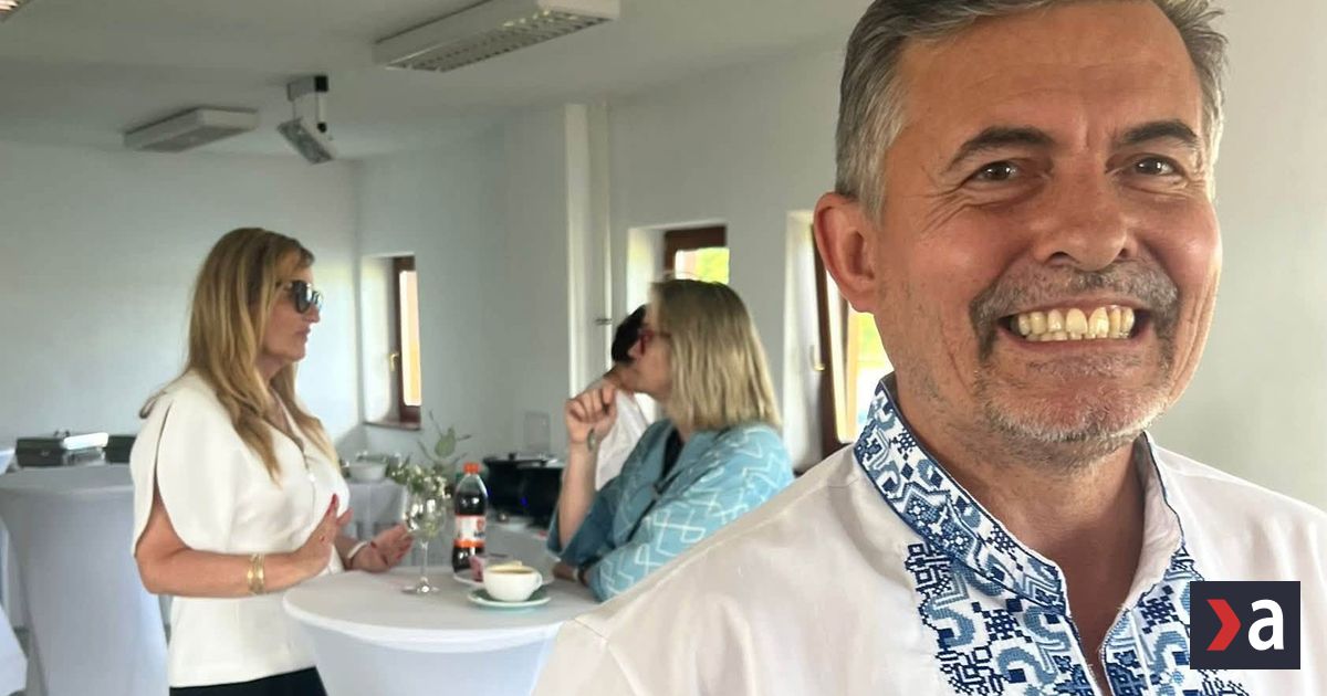 Lukas Machala si na Vychodnu obliekol koselu s ukrajinskym vzorom