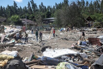 Nestaila tragedia v Cernihive Na Ukrajine kritizuju vystavu dronov kde po ruskom utoku prislo o zivot jedenast ludi