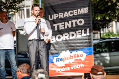 Republika sice este nie je v parlamente no vo Ficovej vlade je uz teraz komentar Martina Behula