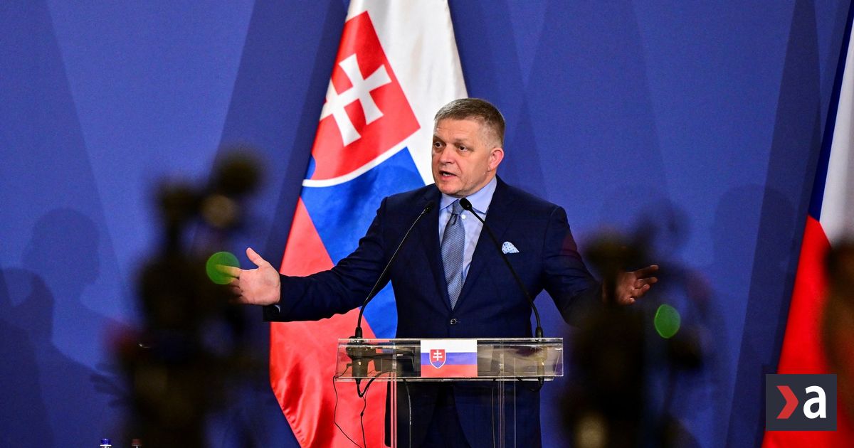 Robert Fico sa dostal do pasce vlastnej politiky a drzi v nej cele Slovensko komentar Martina Behula