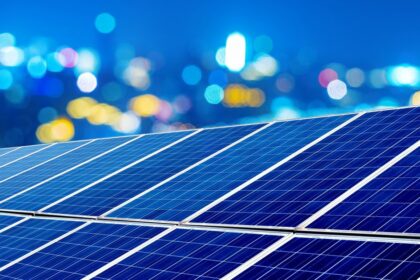 Solarne panely budu vyrabat energiu aj v noci Revolucny projekt dostal povolenie