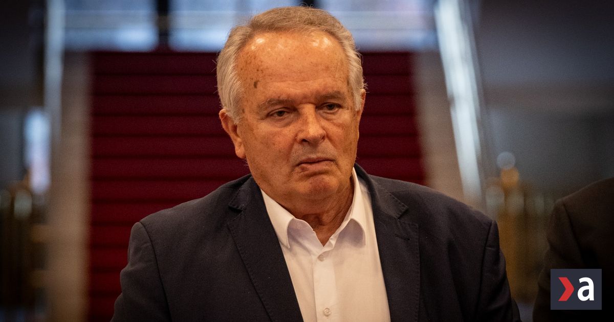 Syn velvyslanca Radacovskeho odchadza do Smeru Jeho otec tvrdi ze ma skvely politicky instinkt a predpoveda strane vitazstvo