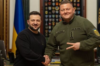 Ukrajinsky general Zaluznyj udajne planuje kandidovat na prezidenta v Kyjeve ho mali odradit