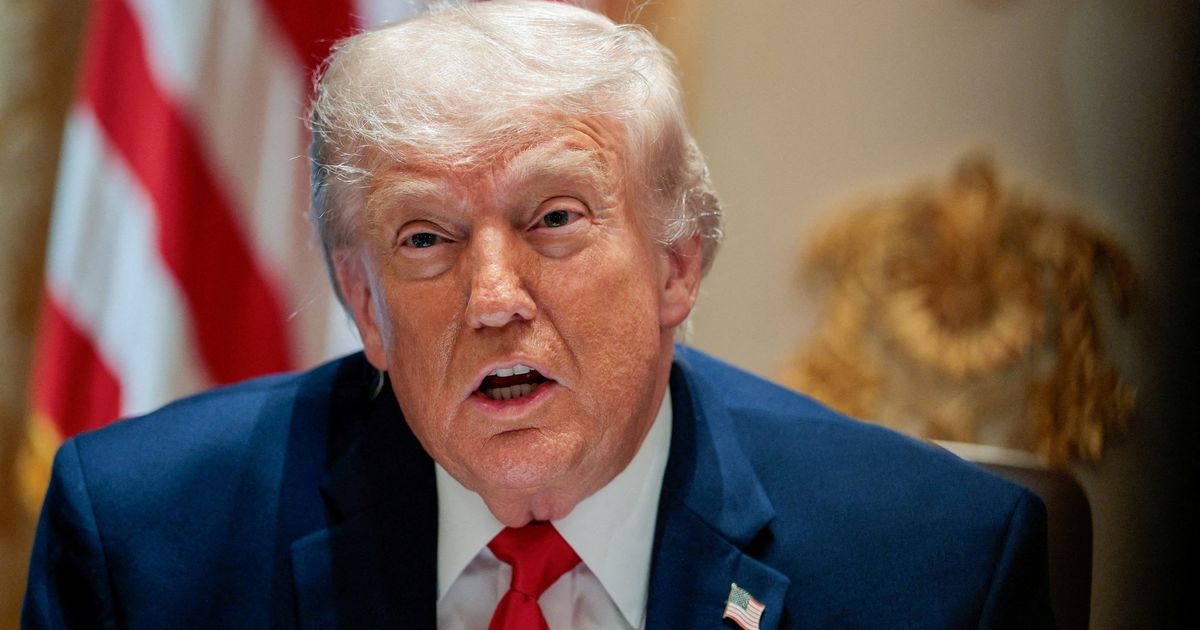 Zasadne informacie od Trumpa mozu byt spoplatnene Pristup k nim by mohol stat velmi vysoku sumu
