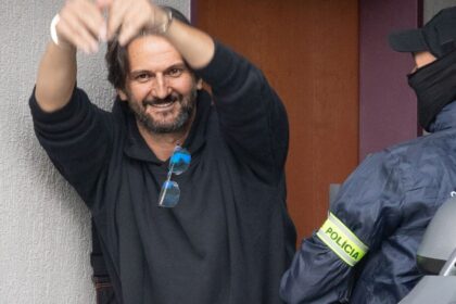 kauza sumrak v ktorej povodne obvinili roberta fica a roberta kalinaka stale pretrvava