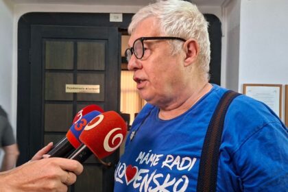 D dochodca znamy ako Modry zajacik dostal podmienku za schvalovanie atentatu na premiera Sudkyna satiru nepostrehla