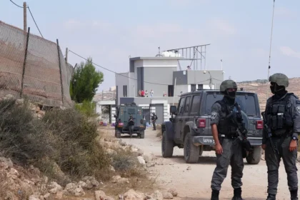 Izraelski osadnici obsazuju dediny na Zapadnom brehu Palestincanov vyhanaju z ich vlastnych domovov
