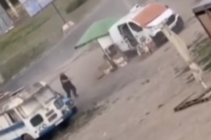 Nechutne ludske safari Dron prenasledoval cloveka na juhu Ukrajiny video