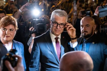 PS plati Korcokovi desiatky tisic eur cez firmu jeho manzelky Je to model ako v Smene kritizuje Nadacia Zastavme korupciu