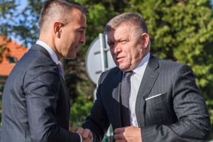 Ucitelia sa pustili do ministra Druckera za mrhanie peniazmi V reakcii ministerstva sa objavuju trhliny