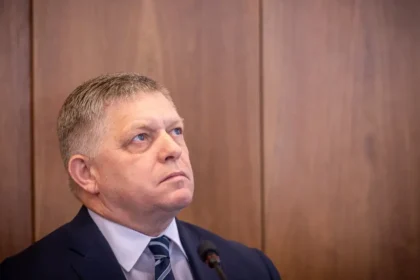 Vlada stravila v Amerike 130 dni do Ciny vyslala devat ministrov Tvrd e udaje o obchode vsak ukazuju krut u realit u